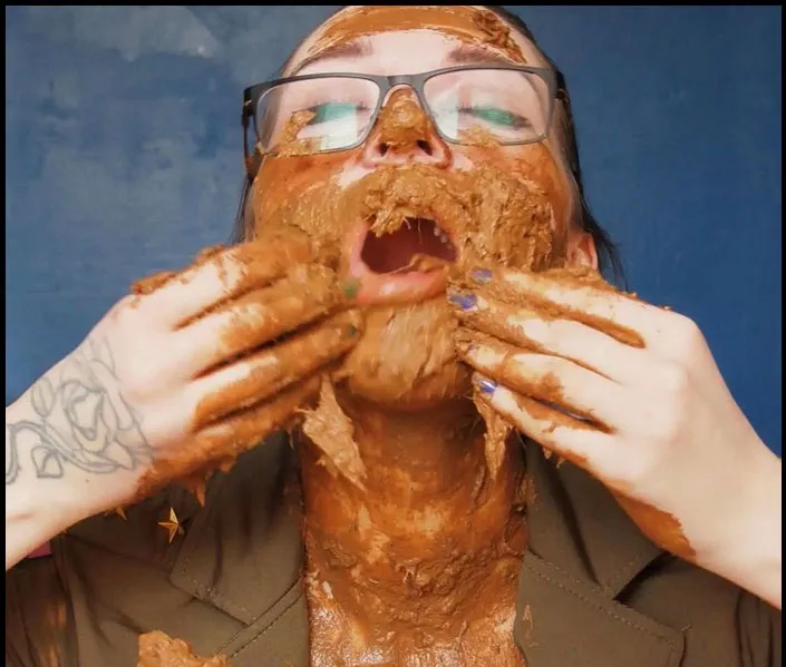 SweetBettyParlour - Into The Shit Deep 4K UltraHD (Shitting, Big pile, New scat)