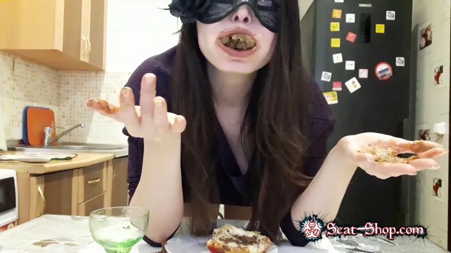 ScatLina - I eat hot dog with shit FullHD 1080p (Scat, Eating, Solo)