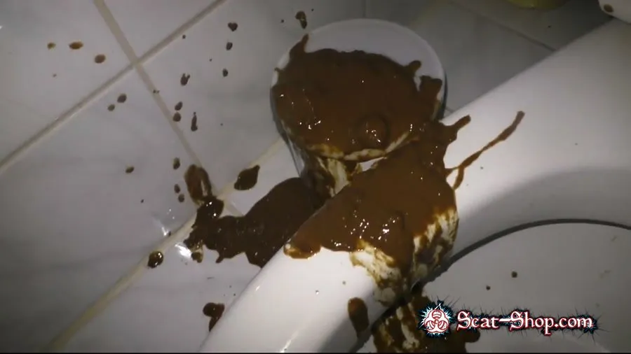 HotDirtyIvone - A diarrhea everywhere FullHD 1080p (Shit, Amateur)