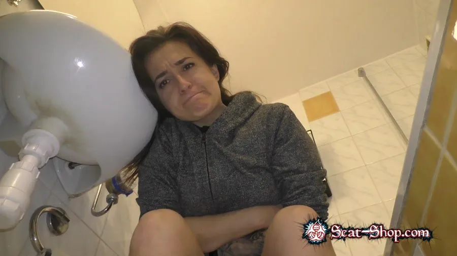 Young Girls - Amateur FullHD 1080p (Shitting Girls)