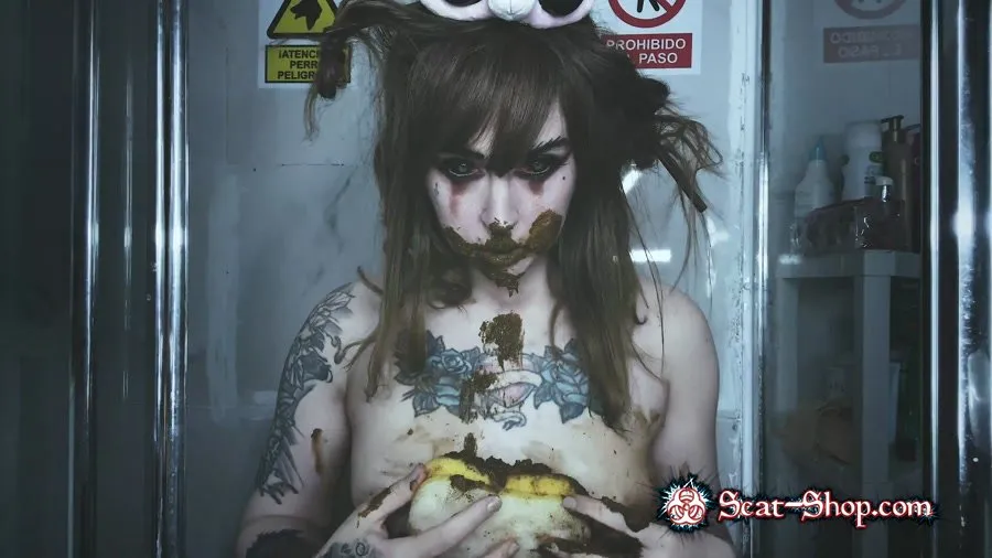 DirtyBetty - Do you poop in the shower? UltraHD 4K (Eat, Teen, Solo)