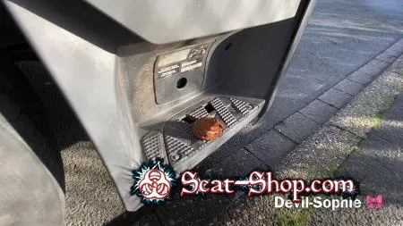 Porn Devil Sophie - OMG - how does the shit get onto the truck running board UltraHD 4K (Poop, Extreme) scat-shop.com