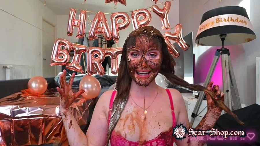 Ninounini - BIRTHDAY CAKE (PUKE): I eat a shitty cupcake! FullHD 1080p (Scatology, Solo)