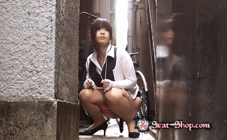 30 Japanese Girls caught pooping on surveillance camera. (HD720p)   (2023, Scatting) HD 720p