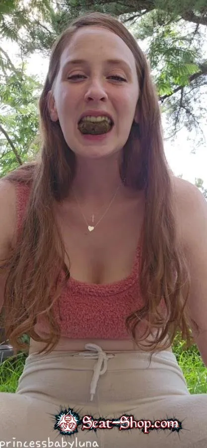 PrincessBabyLuna - Swallowing For The First Time UltraHD 2K (Solo, Outdoor)