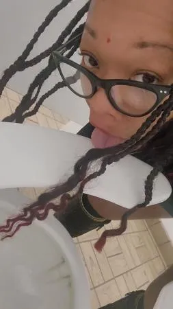 Porn UniQueen21 - Uni”Ella in public bathrooms UltraHD 2K (Poop, Eat) scat-shop.com