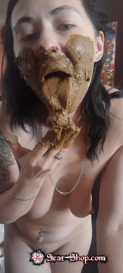 LiliXXXFetish - Poo Naked In Kitchen Sink Smearing Face Mouth Full Of Poo UltraHD 2K (Eating, Solo)