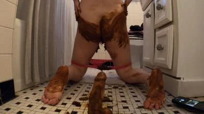 Layla Lee - Good Poo Girl, Nasty Girl [Poop / 822 MB] FullHD 1080p (Solo, Panty)