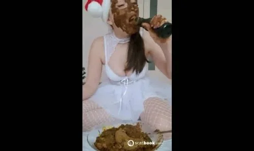 Scatlina - Santa's New Year's Gift (with 15 loads of shit) [Scatbook / 395.68 MB] HD 720p