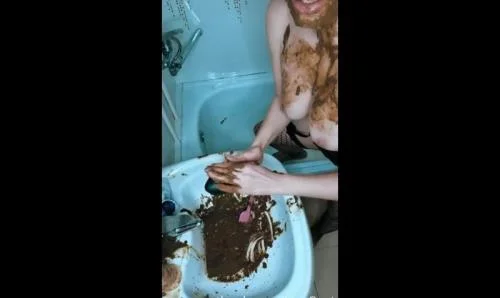 Scatlina - Cleaning the shitty sink [Scatbook / 357.38 MB] HD 720p