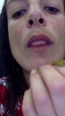 Liglee - Liglee Does Her Chores [Chaturbate.com / 107 MB] UltraHD 2K (Scat, Solo)