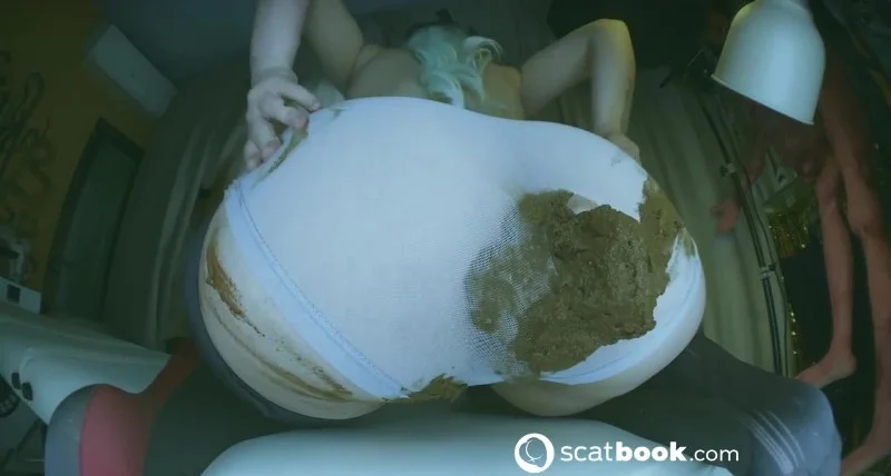 SweetBettyParlour - Stuffed Ghost x Panic Diarrhea [Scatbook / 91.37 MB] HD 720p