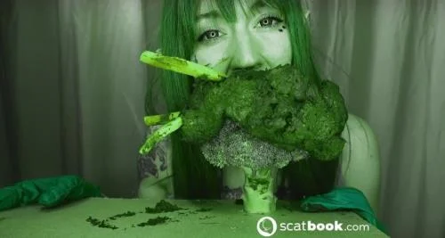 SweetBettyParlour - I am the Green Giant [Scatbook / 223.96 MB] HD 720p