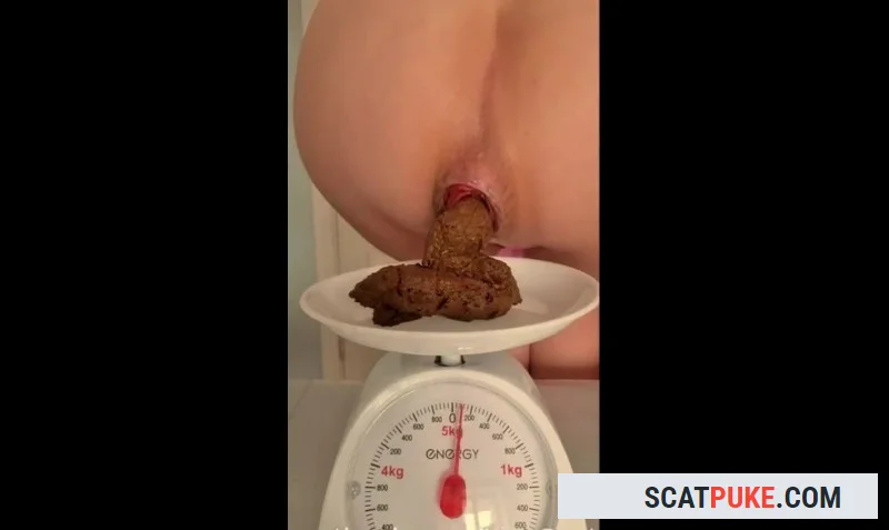 Scatlina - High speed shit eating [Scatbook / 128.38 MB] HD 720p
