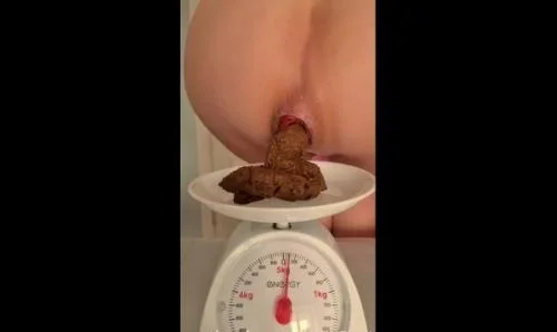 Scatlina - High speed shit eating [Scatbook / 128.38 MB] HD 720p
