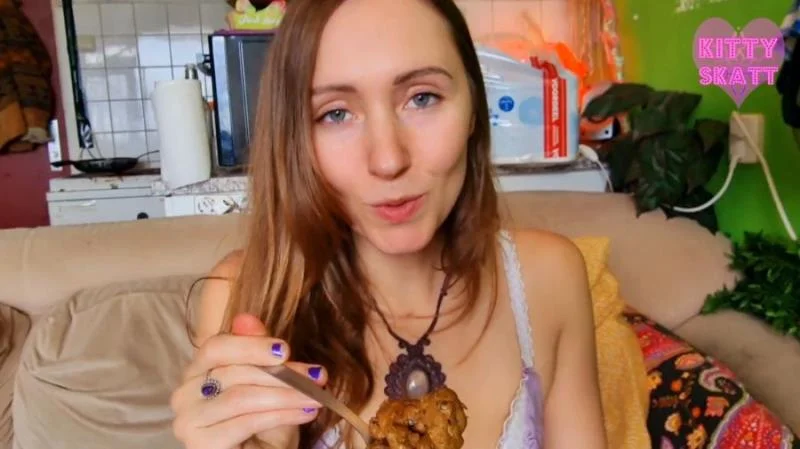 Kitty Skatt - POV Cook And Feed FullHD 1080p (Solo, Defecation)