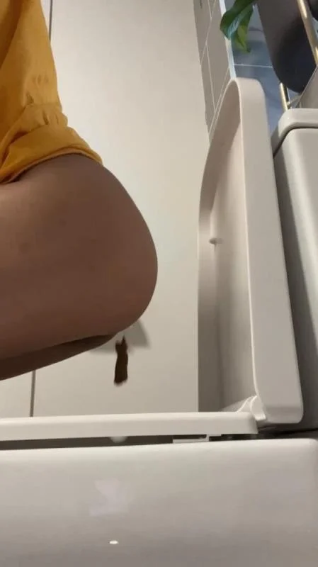 Ella Dearest aka Efro Ella - VIEW FROM BESIDE MY TOILET SD (Solo, Defecation)