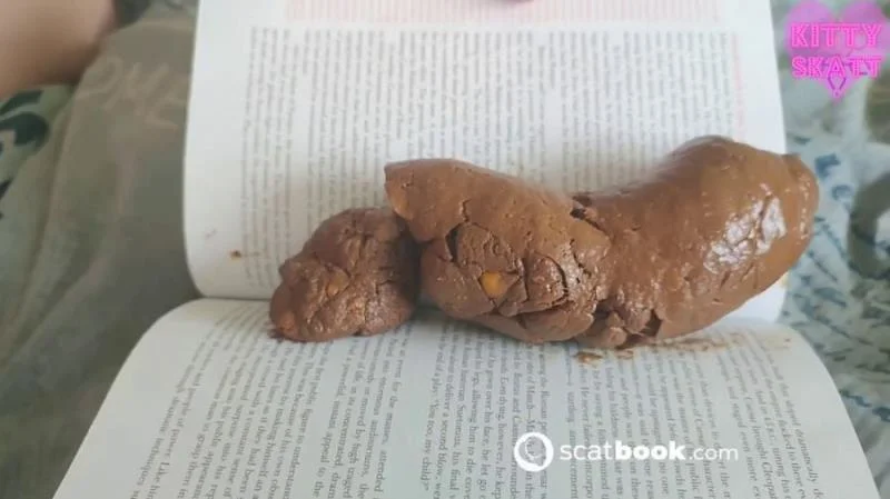 Kitty Skatt - The Book Critic This Book FullHD 1080p (Solo, Fetish)