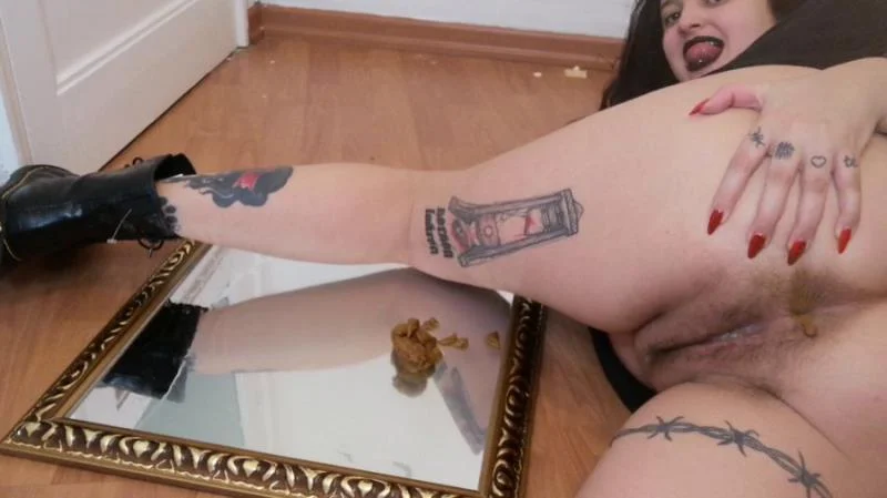 Badkithy - Beautiful Goth Shits In Mirror FullHD 1080p (Espana, Teen)