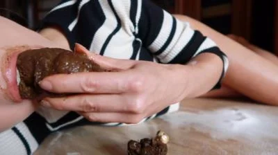 Download Sabrina Dacos - Snowed In FullHD 1080p (Defecation, Solo) scat-shop.com