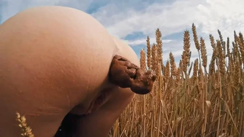 Mia Skye aka MiaRoxxx - HUGE Summer Field Poop HD 720p (Germany, Dirty Anal)
