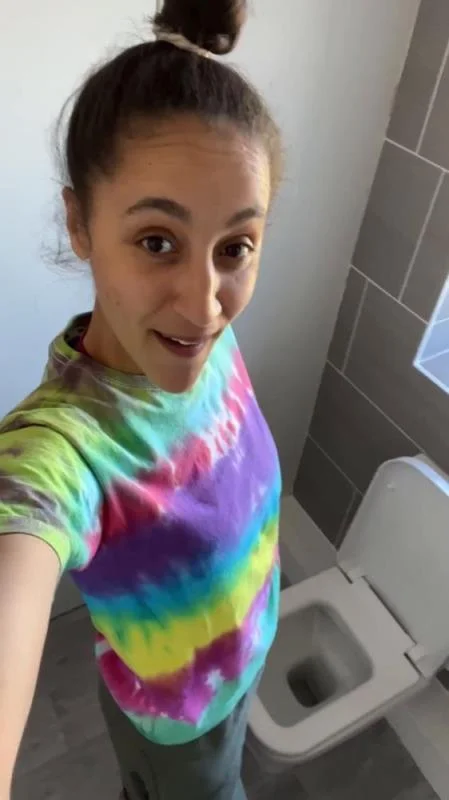 Ella Dearest aka Efro Ella - Silence In The Toilet FullHD 1080p (Solo, Defecation)