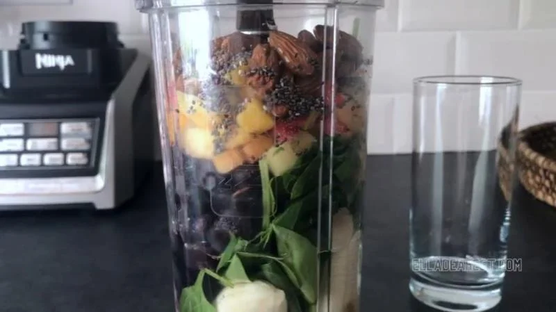 Ella Dearest aka Efro Ella - Afternoon Smoothie Gassy Poop HD 720p (Solo, Defecation)