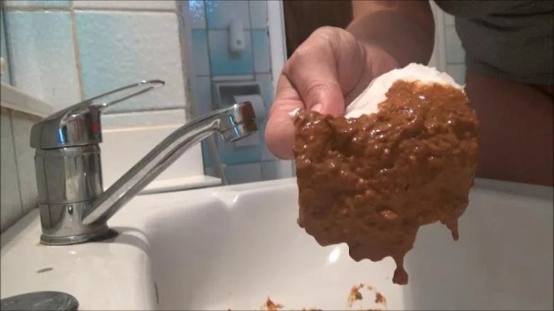 Huge Diarrhea In Sink SD (Fetish, Romanian)
