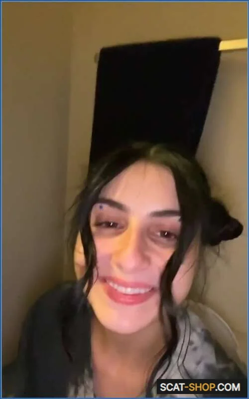 Kaitlyn Katsaros - Midnight pee with Kait lmao [HD 720p] 9.74 MB