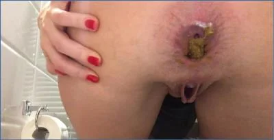 Diana Spark serves up a Messy Farting Solo with Thick Log