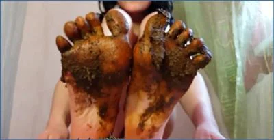 Shitting by Anna Coprofield Featuring Fetish Shitty Feet in Shitting Videos