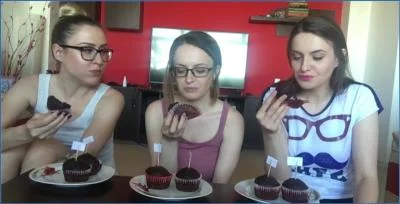 Eleanor Wild's Shocking 3some Baking video with Êlla Gilbert