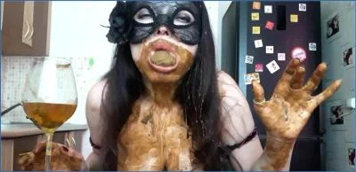 Shit Eating- Dirty Betty’s XXL Scat Dinner with Piss and Anal Play