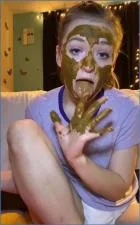 Sexandcandy18 Delivers Quiet Scat Fun with Filthy Pooping and Smearing