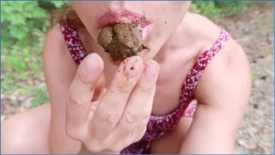Sabrina Dacos Pee and Food Play in Wild German Scat Run