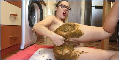 Ella Gilbert Shows Off Her Massive Diarrhea and Dildo Fisting