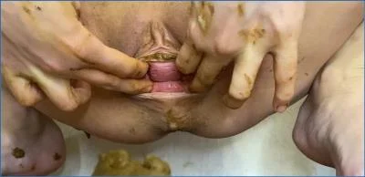 Veronika's Extreme Solo Defecation and Speculum Play - Free Scat Video