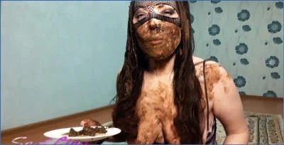 Scatlina Shows Off Her Prolapse with a Massive Shit - Solo