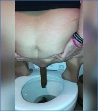 Allura's Hefty Pregnant Poop Smear on Toilet - BBW Scat Porn