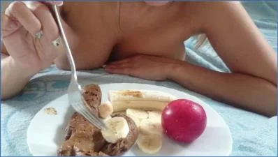Brown Wife Smearing Fresh Poop and Enjoying a Banana Shit - Scat Porn