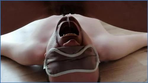 Mistress Jardena in Filthy Pissing and Kaviar Femdom