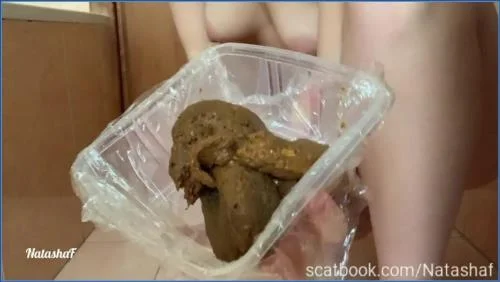 NatashaF Delivers Extreme Kaviar Scat and Pissing Action