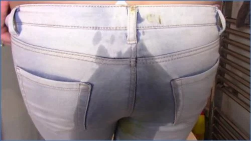 EvaMarie88 Fills Her Pants with Poo in Fart and Shart for Boss