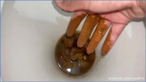 Casal Fist in Coco na privada: Filthy Anal Kaviar and Hardcore Fisting