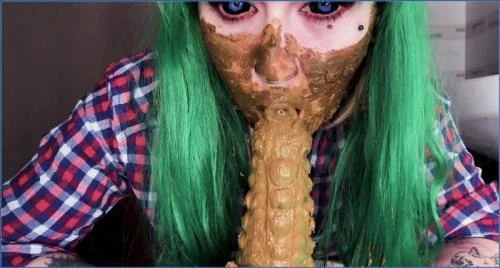SweetBettyParlour Dives into Hardcore Shitting and Solo Scat Fetish