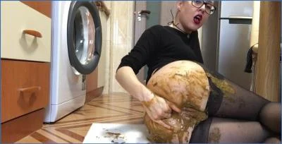 Femdom Scat: Ella Gilbert Has an Accident on Her Way Home