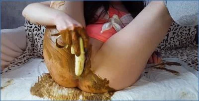 Anna Coprofield smearing and eating shit with a banana